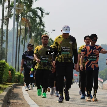 Runner Photo 7056236
