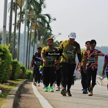 Runner Photo 7056243