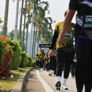 Runner Photo 7056343