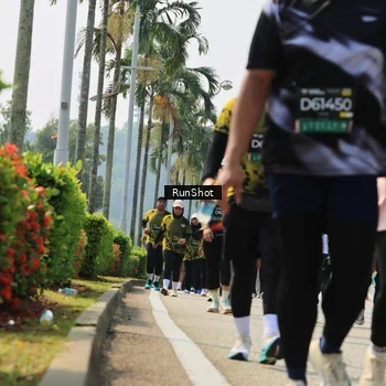 Runner Photo 7056345