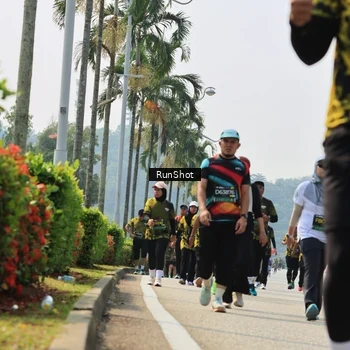 Runner Photo 7056372