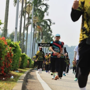 Runner Photo 7056374
