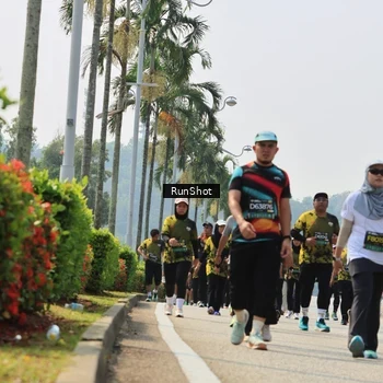 Runner Photo 7056376