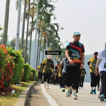 Runner Photo 7056382