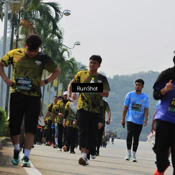 Runner Photo 7056565