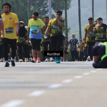 Runner Photo 7057223