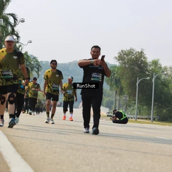 Runner Photo 7058023