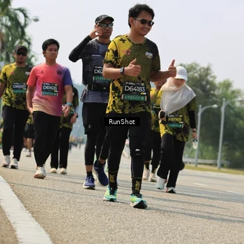 Runner Photo 7058100