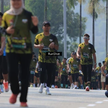 Runner Photo 7058103