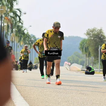 Runner Photo 7059083