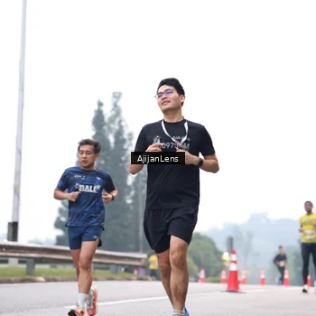 Runner Photo 7064210
