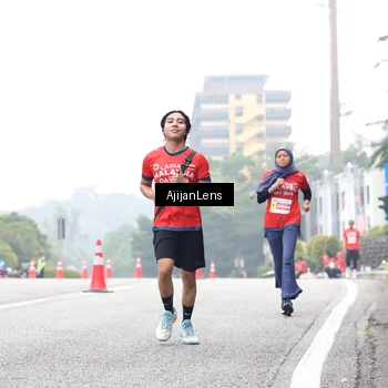 Runner Photo 7067000
