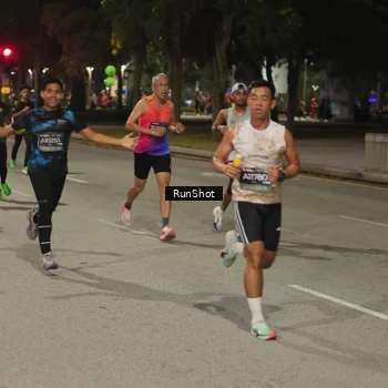 Runner Photo 7071592