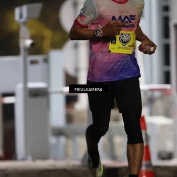 Runner Photo 7078683