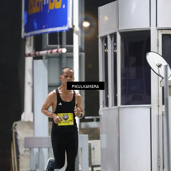 Runner Photo 7078938