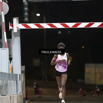 Runner Photo 7083654