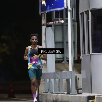 Runner Photo 7083812