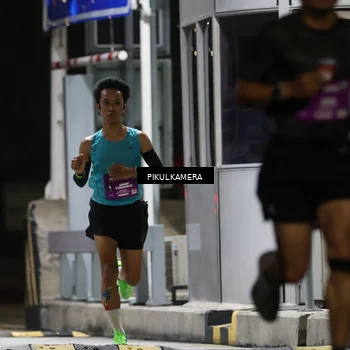 Runner Photo 7083875