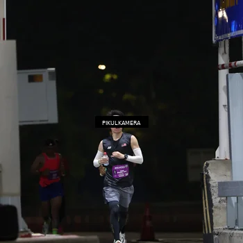 Runner Photo 7083900