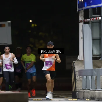 Runner Photo 7084003