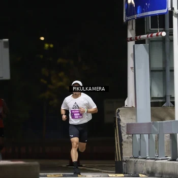 Runner Photo 7084106