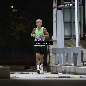 Runner Photo 7084248