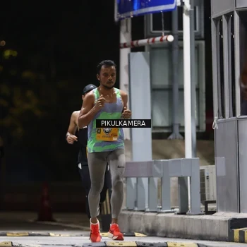 Runner Photo 7084354