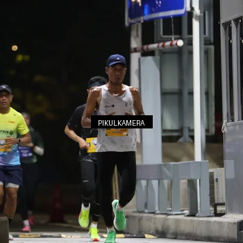 Runner Photo 7084542
