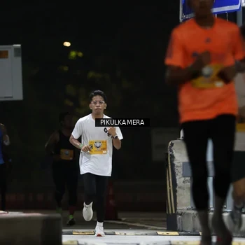 Runner Photo 7084684