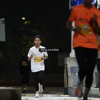 Runner Photo 7084689