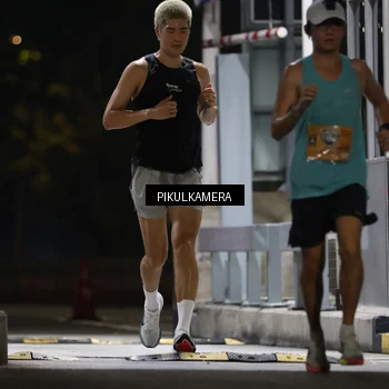 Runner Photo 7085002