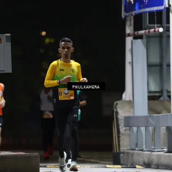 Runner Photo 7085037