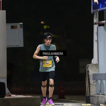 Runner Photo 7085105