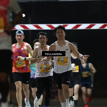 Runner Photo 7085111