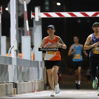 Runner Photo 7085210