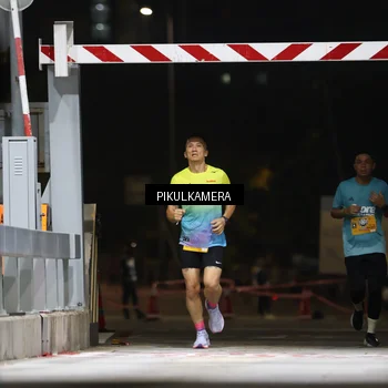 Runner Photo 7085313