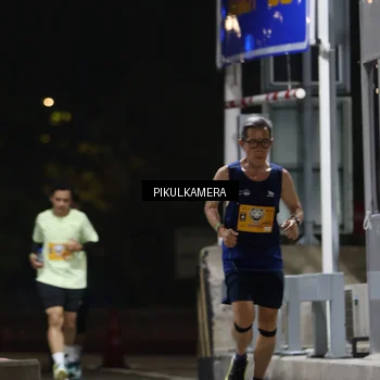 Runner Photo 7085653
