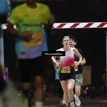 Runner Photo 7085851