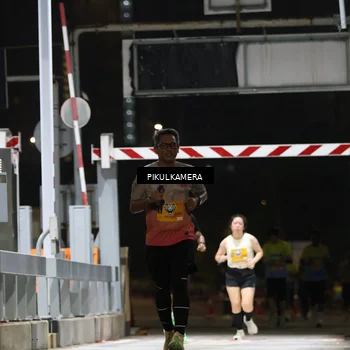 Runner Photo 7086455