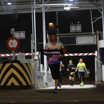 Runner Photo 7086704