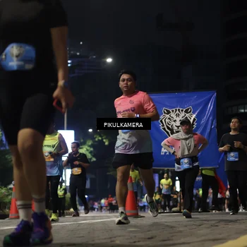 Runner Photo 7093416