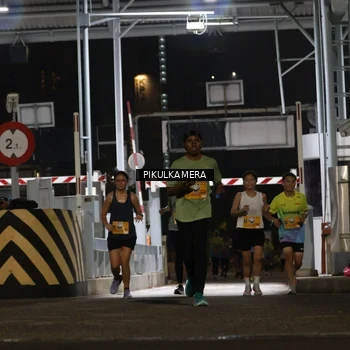 Runner Photo 7094090