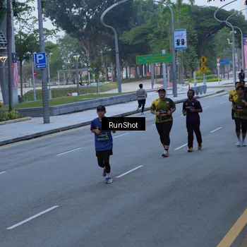Runner Photo 7103010