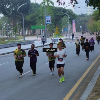 Runner Photo 7103035
