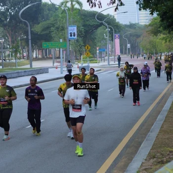 Runner Photo 7103040