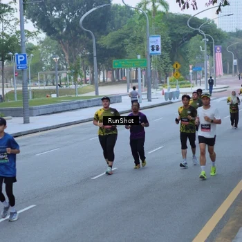 Runner Photo 7103044