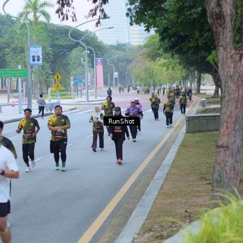 Runner Photo 7103055