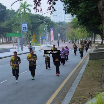 Runner Photo 7103060