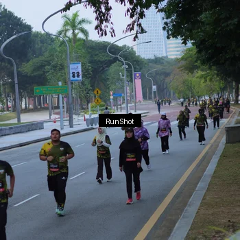 Runner Photo 7103068
