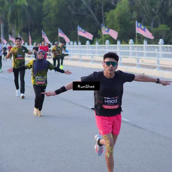 Runner Photo 7107054